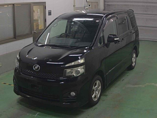 TOYOTA VOXY 2010