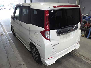 TOYOTA ROOMY 2017