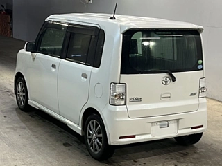 TOYOTA PIXIS SPACE 2012