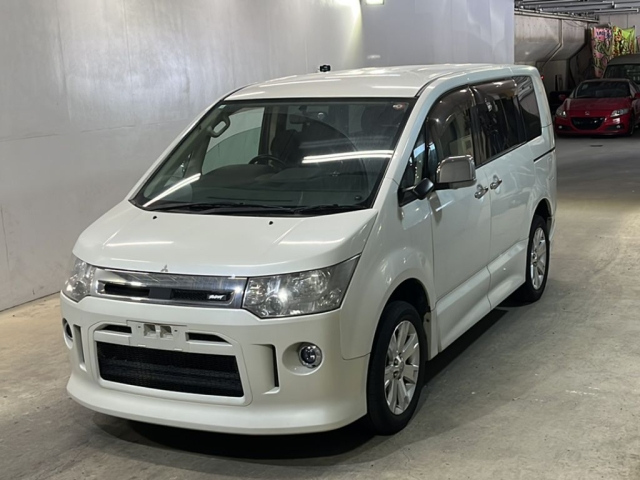MITSUBISHI DELICA D5 2010