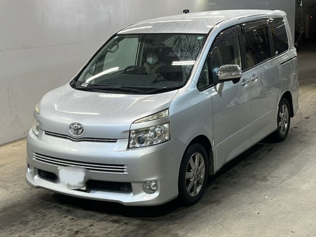 TOYOTA VOXY 2009