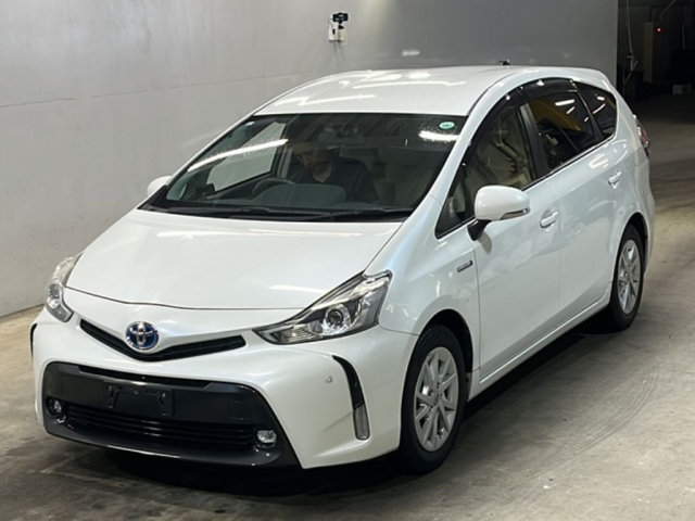TOYOTA PRIUS ALPHA 2015