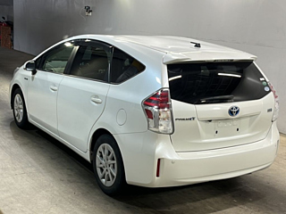 TOYOTA PRIUS ALPHA 2015