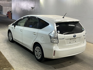 TOYOTA PRIUS ALPHA 2012