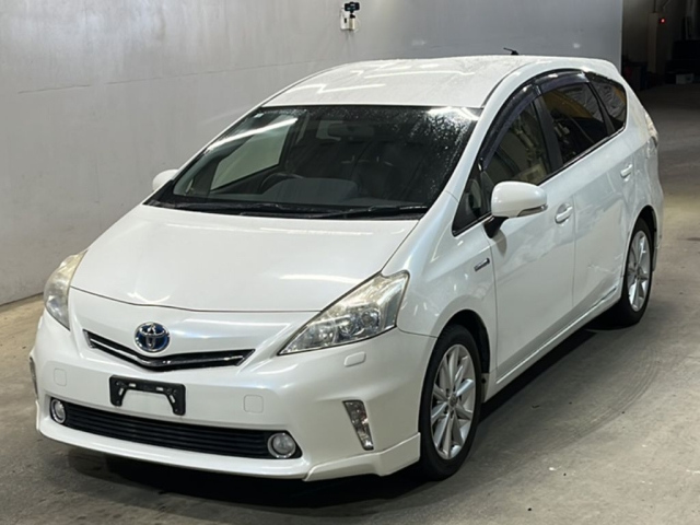 TOYOTA PRIUS ALPHA 2012
