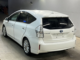 TOYOTA PRIUS ALPHA 2012