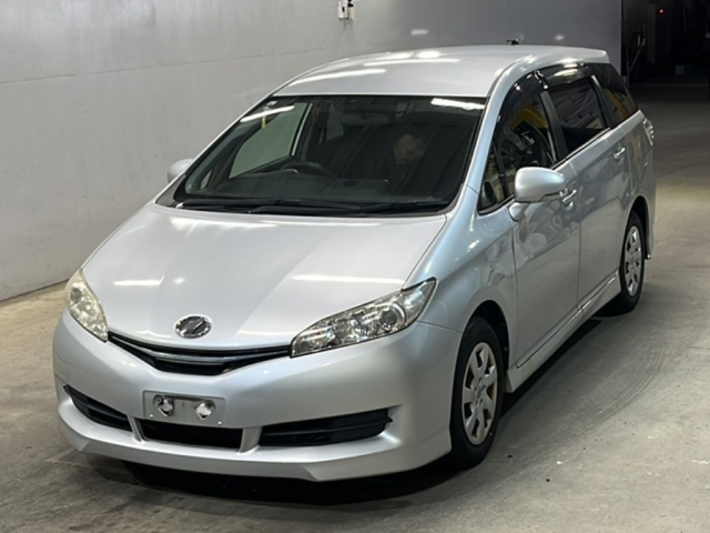 TOYOTA WISH 2013