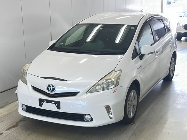 TOYOTA PRIUS ALPHA 2012