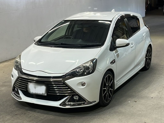 TOYOTA AQUA 2015