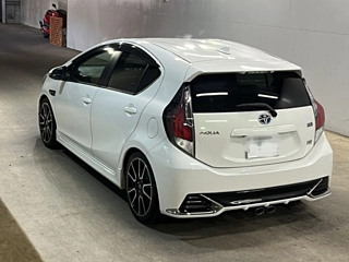 TOYOTA AQUA 2015