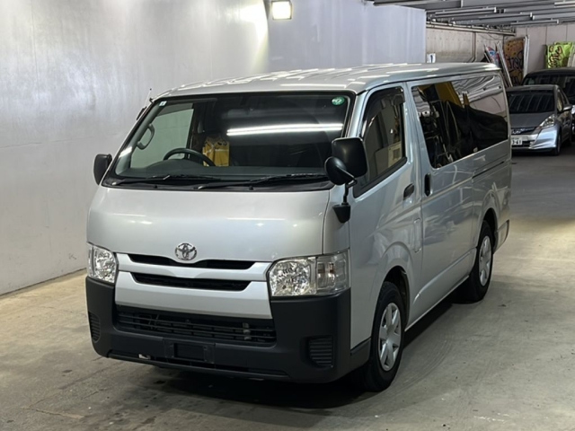 TOYOTA HIACE VAN 2020