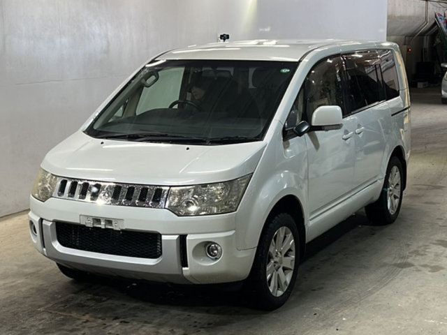 MITSUBISHI DELICA D5 2013