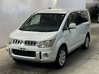 MITSUBISHI DELICA D5 2013