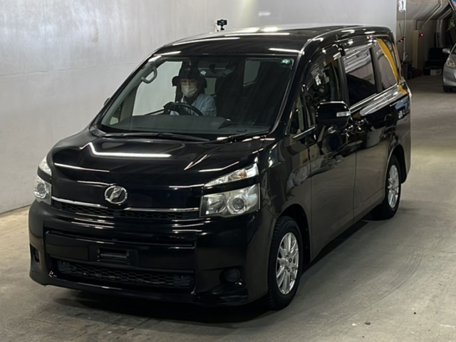 TOYOTA VOXY 2012