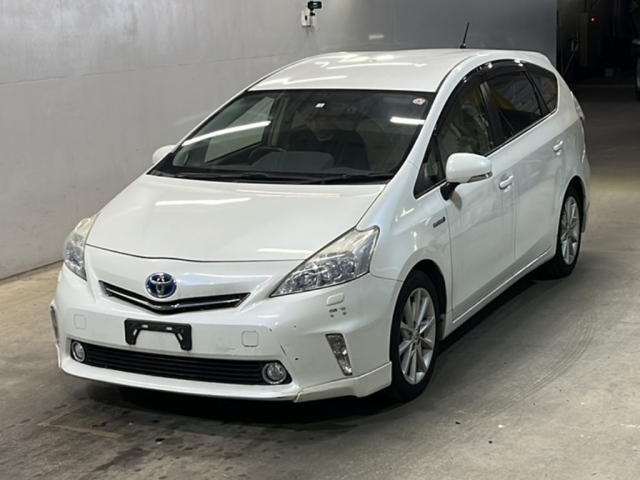 TOYOTA PRIUS ALPHA 2012