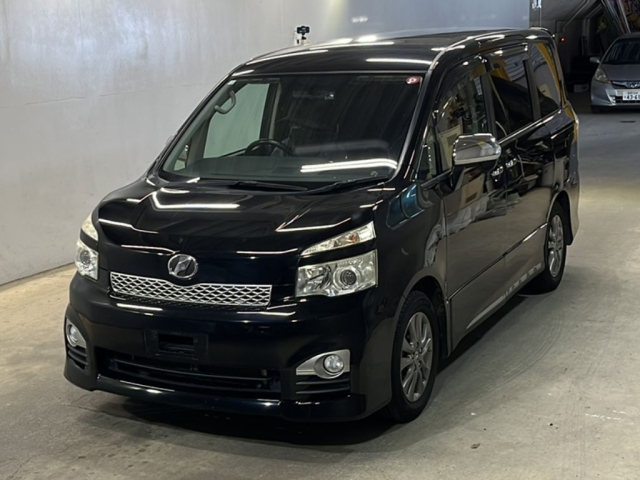 TOYOTA VOXY 2012
