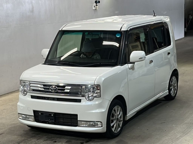 TOYOTA PIXIS SPACE 2013