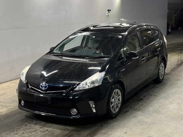 TOYOTA PRIUS ALPHA 2014