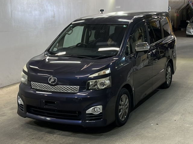 TOYOTA VOXY 2011