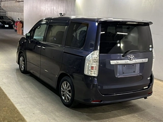 TOYOTA VOXY 2011
