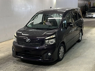 TOYOTA VOXY 2010
