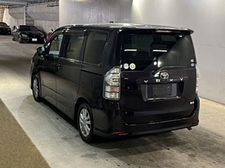 TOYOTA VOXY 2010