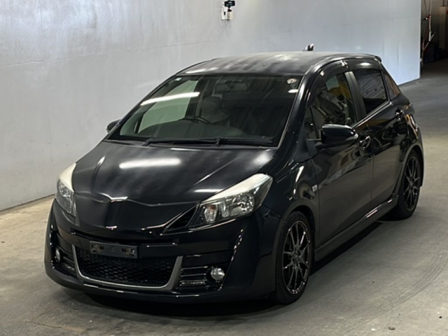 TOYOTA VITZ 2014