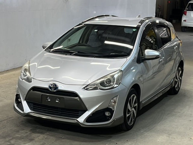 TOYOTA AQUA 2016