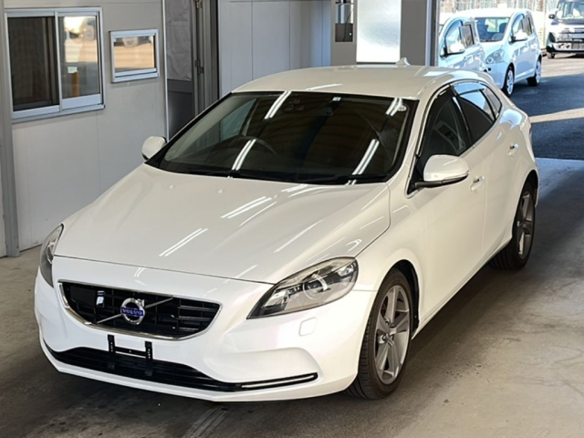 VOLVO V40 2014