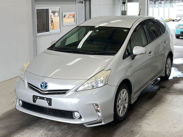 TOYOTA PRIUS ALPHA 2012