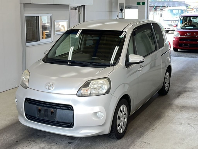 TOYOTA PORTE 2013