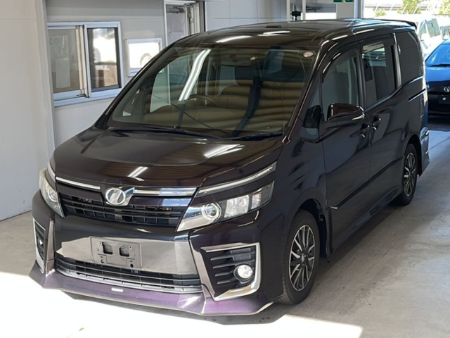 TOYOTA VOXY 2014