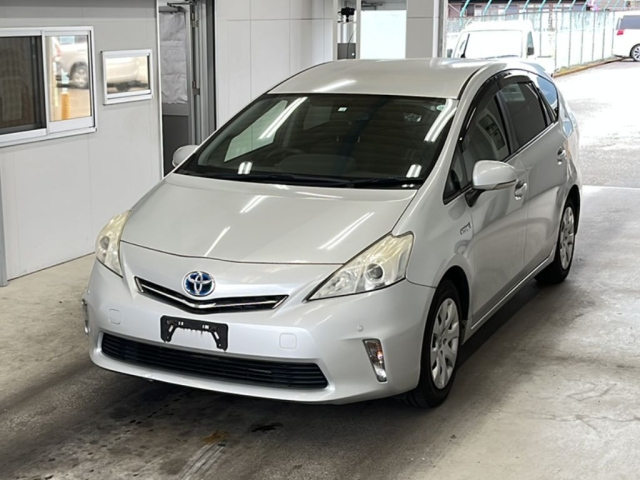 TOYOTA PRIUS ALPHA 2012