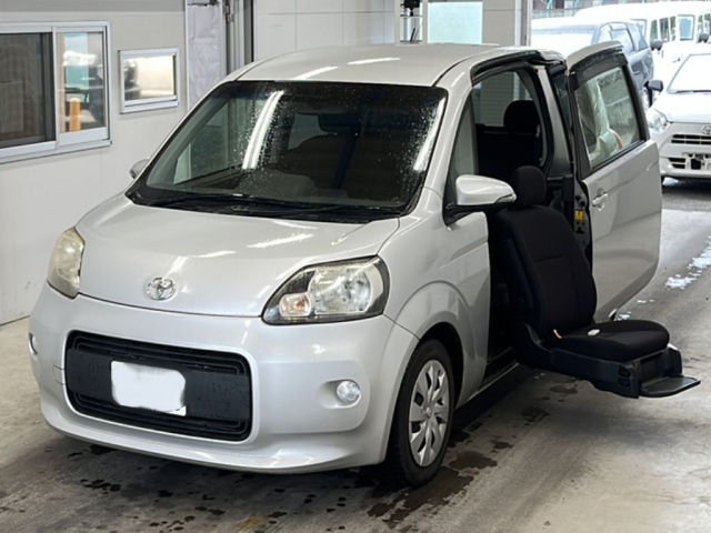 TOYOTA PORTE 2013