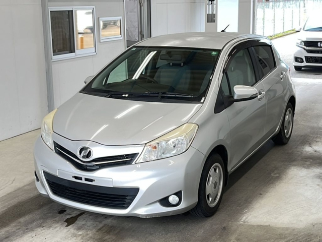 TOYOTA VITZ 2011