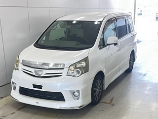TOYOTA NOAH 2011