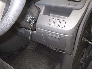 TOYOTA VOXY 2010