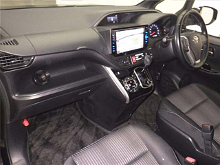 TOYOTA VOXY 2017