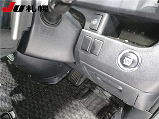TOYOTA NOAH 2011