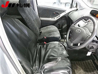 TOYOTA VITZ 2010