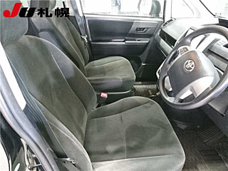 TOYOTA VOXY 2010