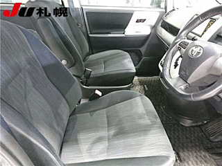 TOYOTA NOAH 2011