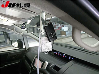 TOYOTA VOXY 2010