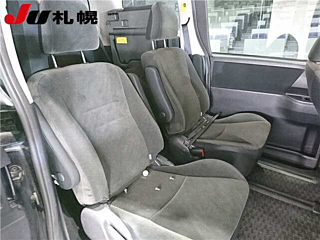 TOYOTA VOXY 2010