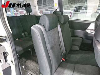 TOYOTA NOAH 2010