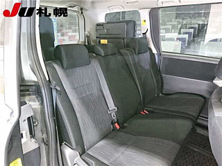 TOYOTA NOAH 2011