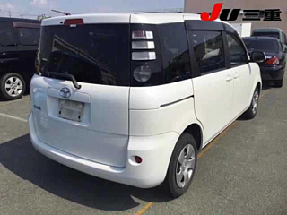 TOYOTA SIENTA 2010