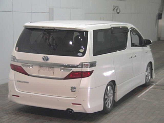 TOYOTA VELLFIRE 2013