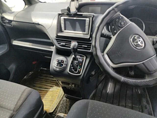 TOYOTA VOXY 2014