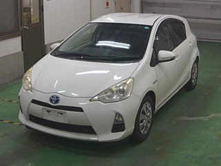 TOYOTA AQUA 2013